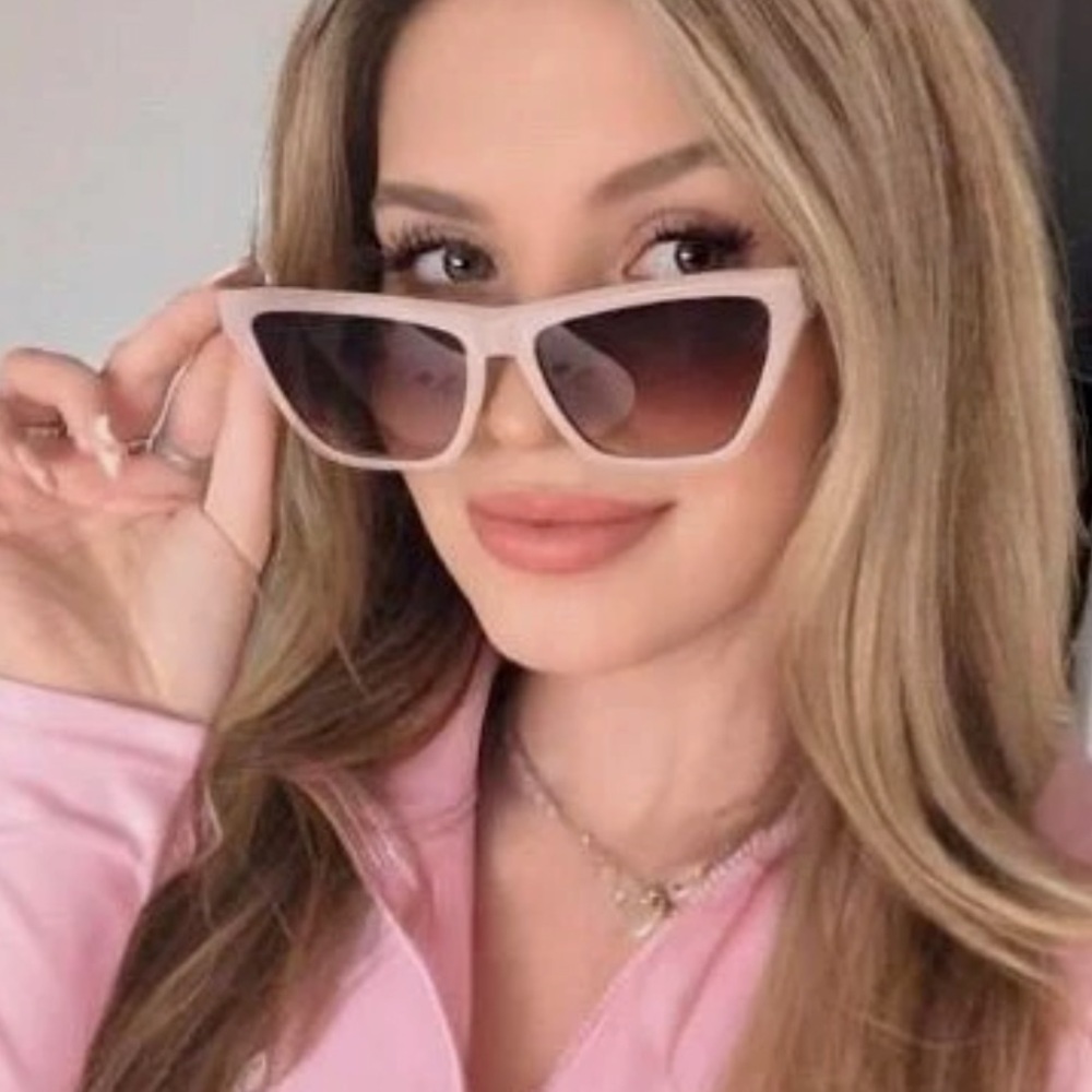 Velvet ‘Helen’ Lavender Blush Sunglasses